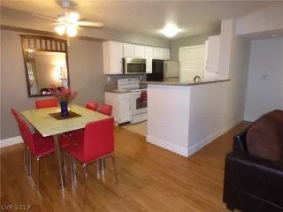 Photo #4: 2126043 Listing