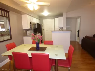 Photo #5: 2126043 Listing