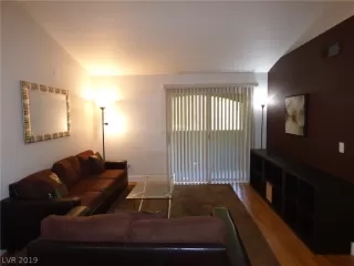 Photo #6: 2126043 Listing