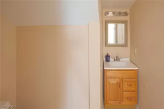 Photo #5: 2126096 Listing