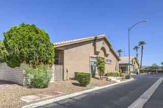 Photo #2: 2126184 Listing