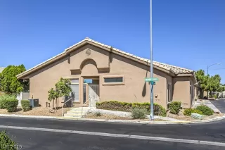 Photo #3: 2126184 Listing