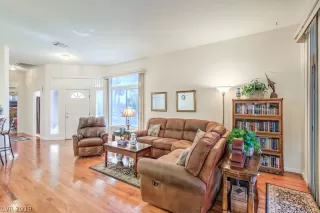 Photo #6: 2126184 Listing