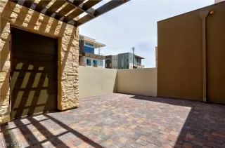 Photo #3: 2126276 Listing