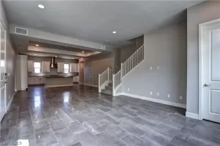 Photo #4: 2126276 Listing