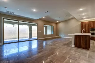 Photo #3: 2126278 Listing