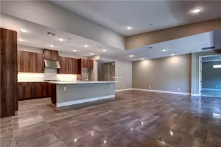 Photo #5: 2126278 Listing