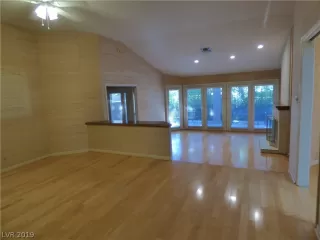 Photo #2: 2126296 Listing 