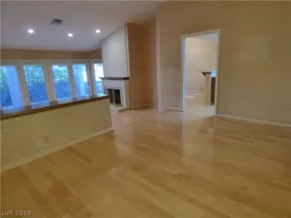 Photo #3: 2126296 Listing 