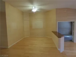 Photo #4: 2126296 Listing 