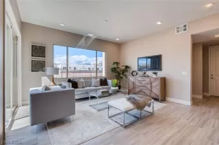 Photo #3: 2126308 Listing 