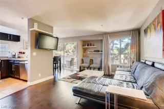 Photo #4: 2126388 Listing