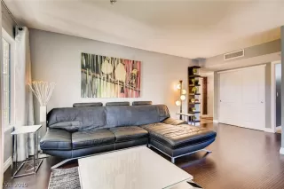 Photo #5: 2126388 Listing