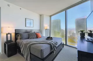 Photo #4: 2126419 Listing 