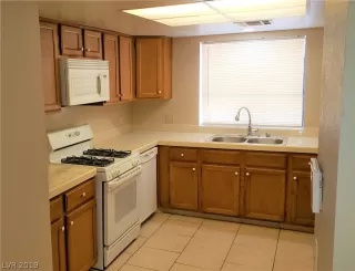 Photo #6: 2126424 Listing 