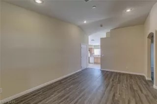 Photo #4: 2126450 Listing