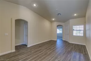 Photo #6: 2126450 Listing