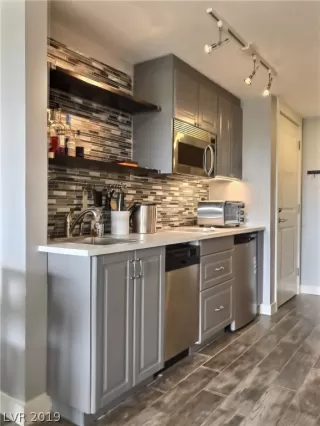 Photo #2: 2126463 Listing 