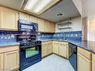 Photo #6: 2126569 Listing 