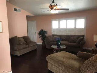 Photo #4: 2126570 Listing