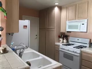 Photo #5: 2126570 Listing