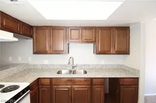 Photo #4: 2126610 Listing