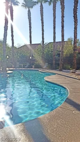 Photo #4: 2126640 Listing