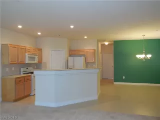 Photo #6: 2126649 Listing 