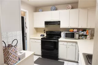 Photo #3: 2126668 Listing