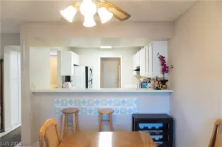 Photo #4: 2126668 Listing