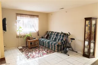 Photo #5: 2126668 Listing