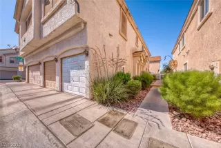 Photo #2: 2126678 Listing 