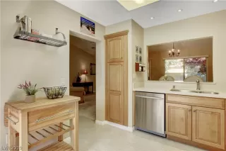 Photo #6: 2126693 Listing 