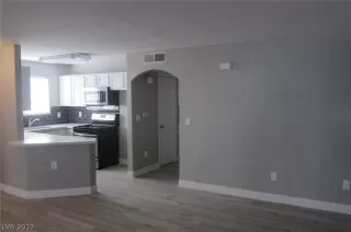 Photo #5: 2126750 Listing