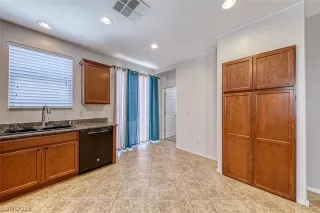 Photo #5: 2126820 Listing