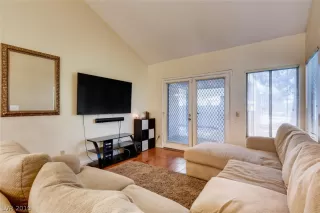 Photo #4: 2126849 Listing