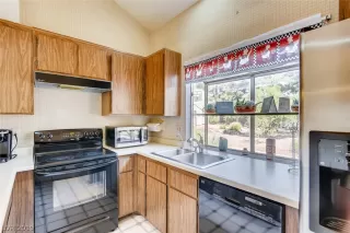 Photo #5: 2126849 Listing