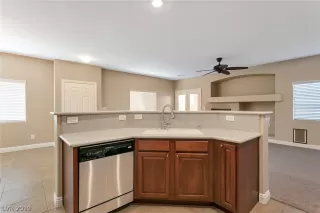 Photo #5: 2126867 Listing 