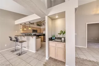 Photo #4: 2126882 Listing