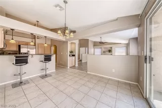 Photo #5: 2126882 Listing