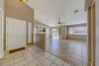 Photo #6: 2126882 Listing