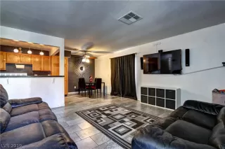 Photo #2: 2126918 Listing