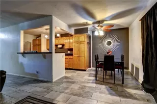 Photo #3: 2126918 Listing