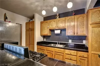 Photo #6: 2126918 Listing