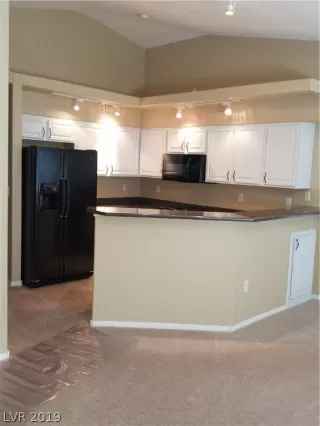 Photo #5: 2126921 Listing