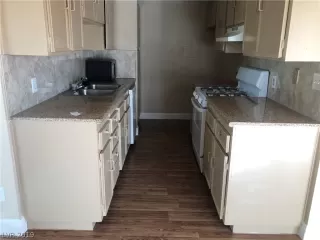 Photo #3: 2126935 Listing