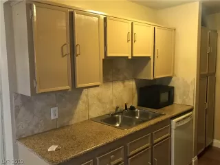 Photo #4: 2126935 Listing