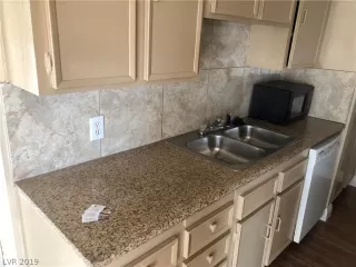 Photo #5: 2126935 Listing