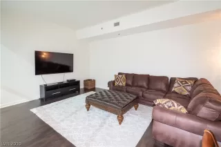 Photo #3: 2126969 Listing