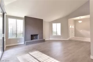 Photo #2: 2126982 Listing